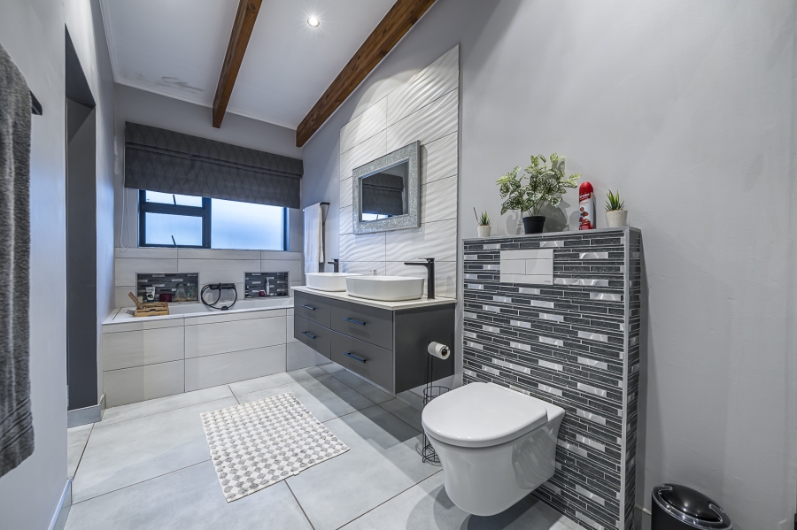 5 Bedroom Property for Sale in Island View Western Cape